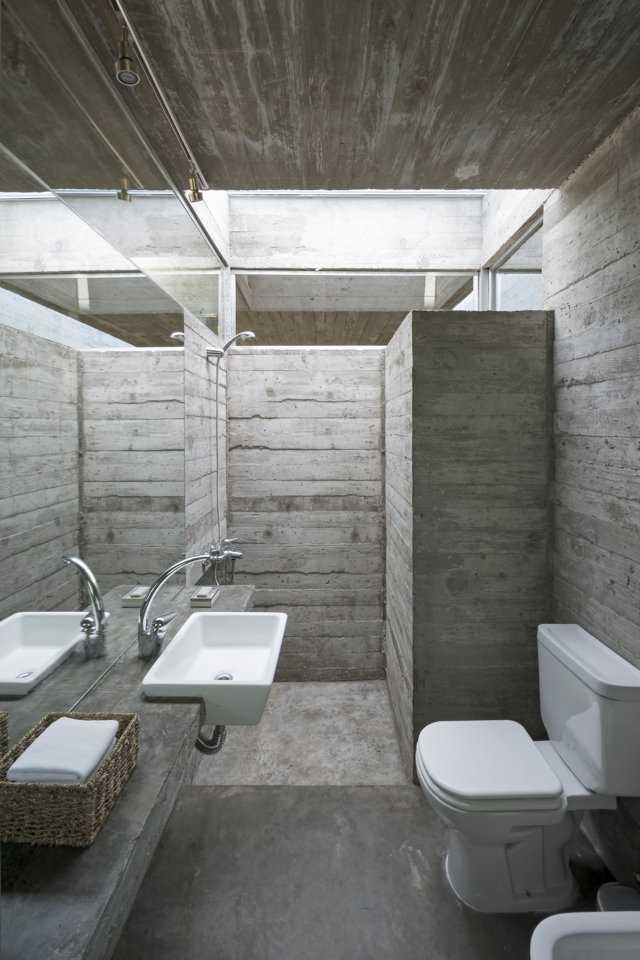 Architecture for architects at Casa L4. Exposed concrete and landscape