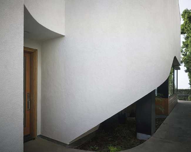 Villa at Sunset Terrace created around a vortex space