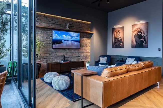 Corporativo P10. Un ufficio privato tra eleganza e informalità