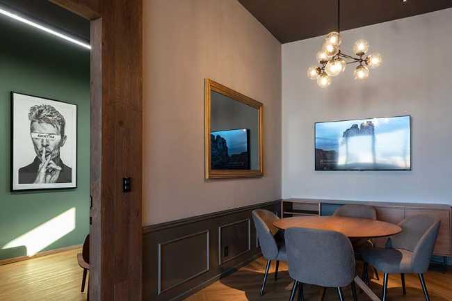 Corporativo P10. Un ufficio privato tra eleganza e informalità