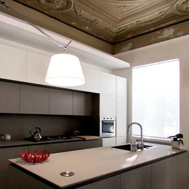 Recuperación del edificio en via Matteotti 189. Líneas puras y frescos