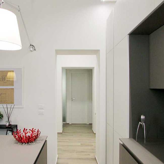 Recuperación del edificio en via Matteotti 189. Líneas puras y frescos