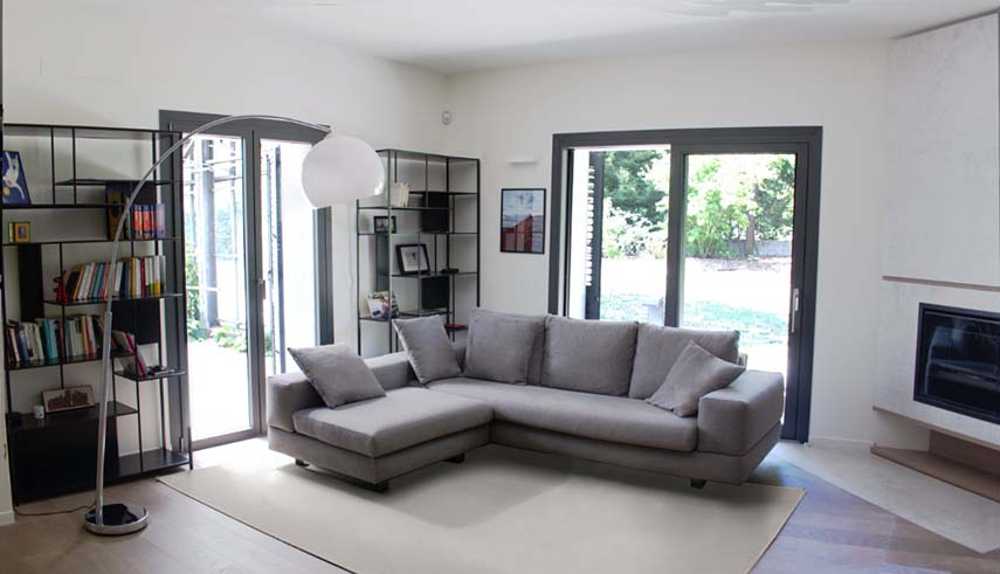 Villa muItifamiliare immersa nel verde, design sartoriale a servizio dei residenti