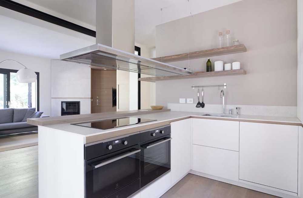 Villa muItifamiliare immersa nel verde, design sartoriale a servizio dei residenti