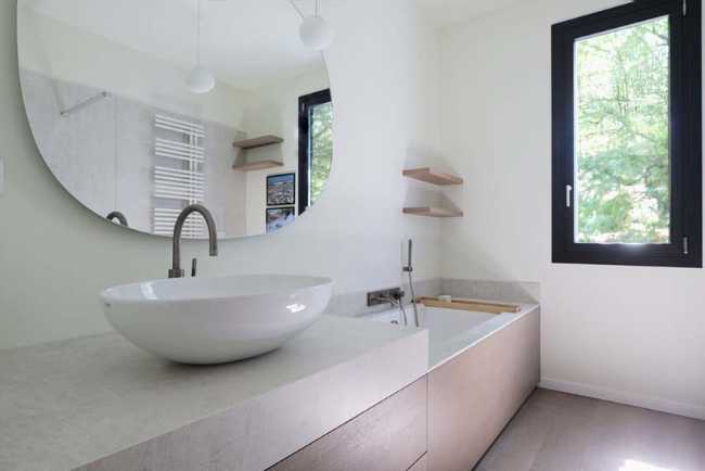 Villa muItifamiliare immersa nel verde, design sartoriale a servizio dei residenti