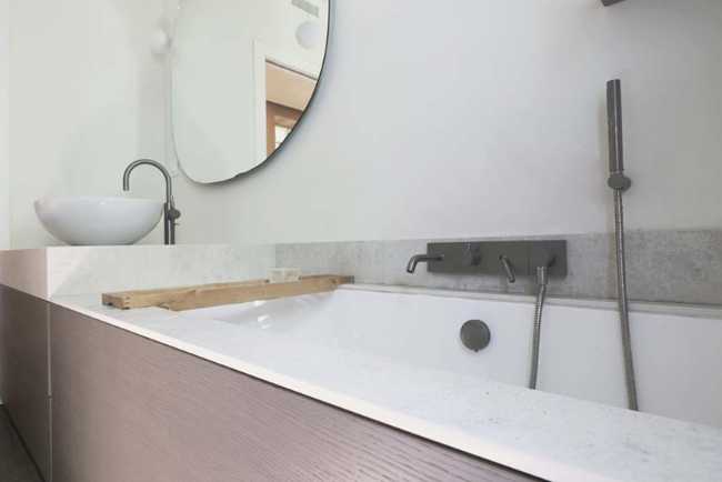 Villa muItifamiliare immersa nel verde, design sartoriale a servizio dei residenti