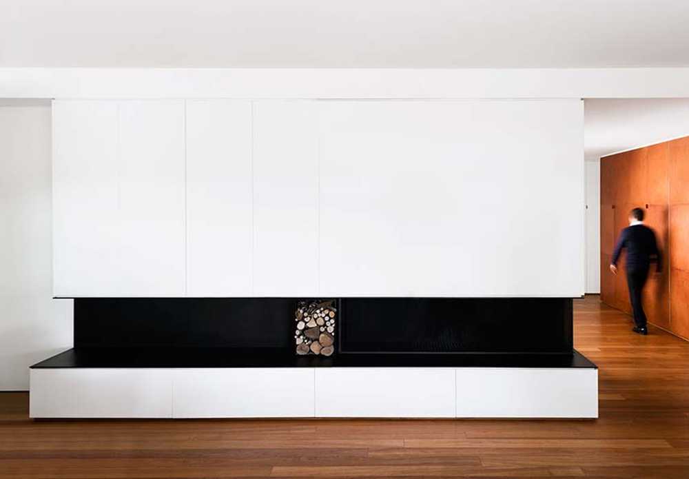 The courtyard becomes an art space. Casa LS sewn around the patio