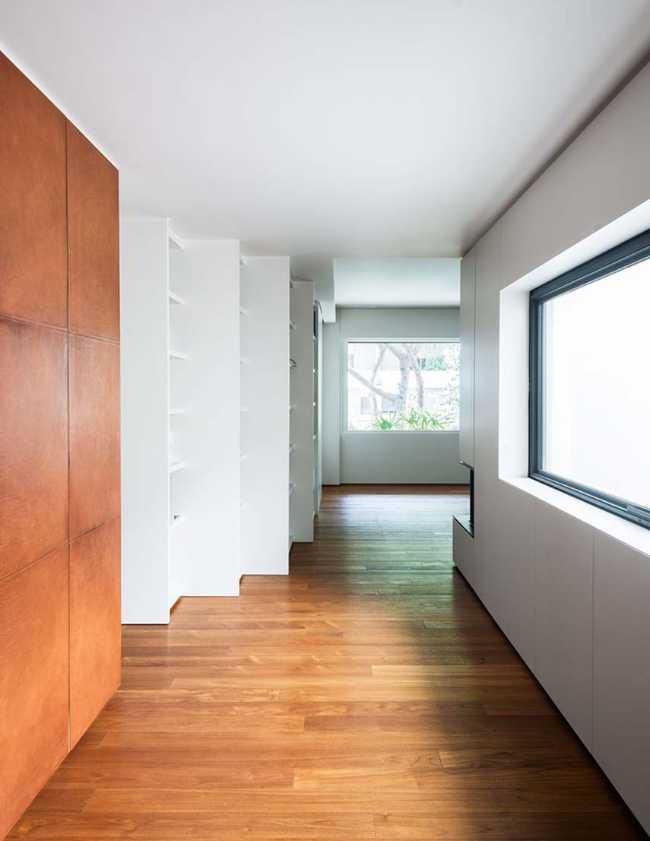 The courtyard becomes an art space. Casa LS sewn around the patio