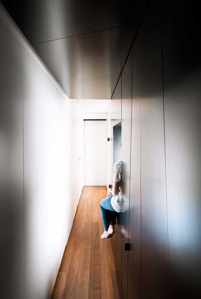 The courtyard becomes an art space. Casa LS sewn around the patio