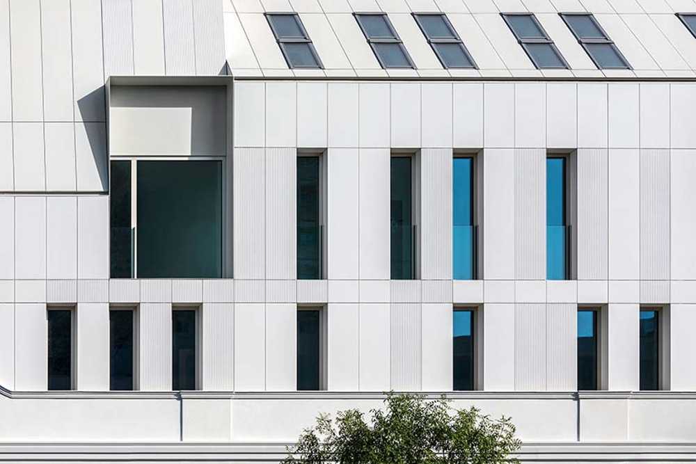 Dialogo rispettoso tra storico e contemporaneo. Rinnovamento dell’edificio LH