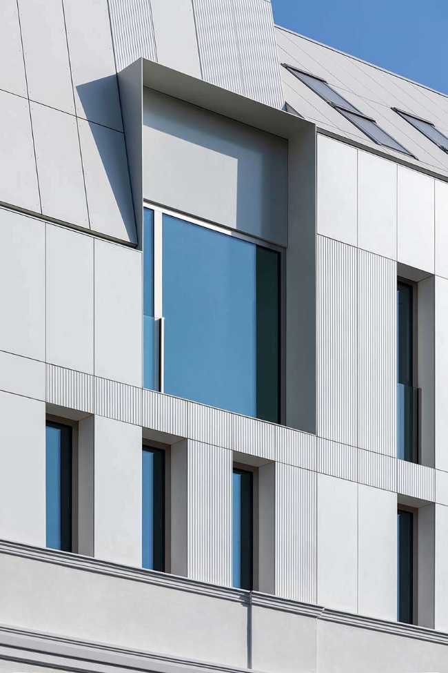 Dialogo rispettoso tra storico e contemporaneo. Rinnovamento dell’edificio LH