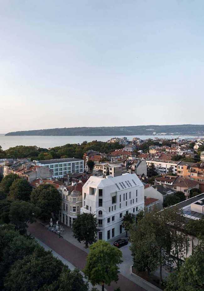 Dialogo rispettoso tra storico e contemporaneo. Rinnovamento dell’edificio LH