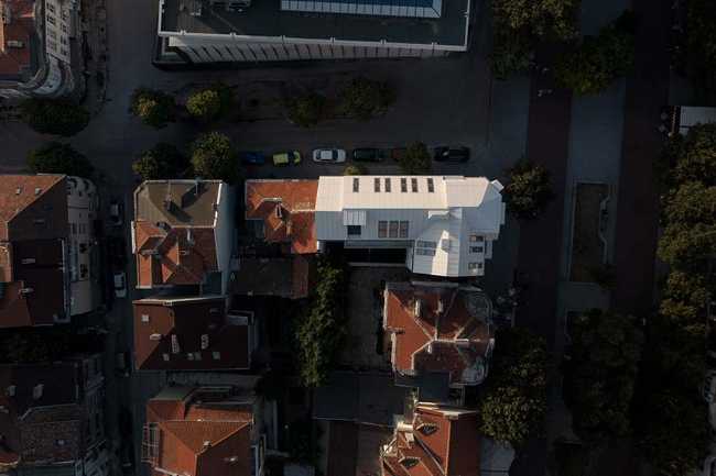 Dialogo rispettoso tra storico e contemporaneo. Rinnovamento dell’edificio LH