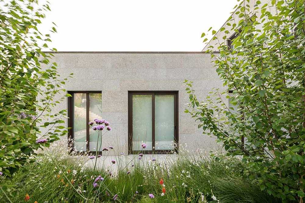 Cova-Miradoiro: une maison moderne en harmonie avec la nature