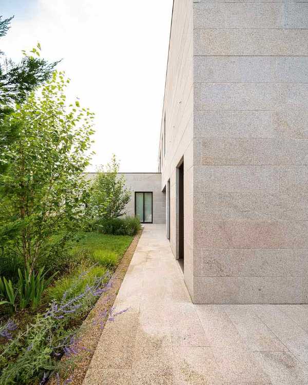 Cova-Miradoiro: une maison moderne en harmonie avec la nature