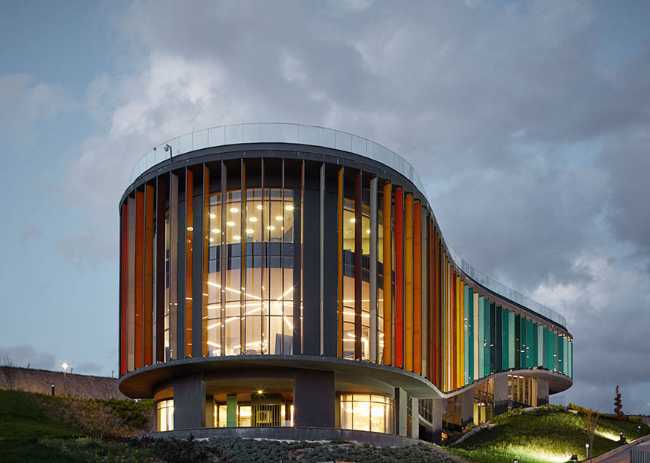 A colorful journey inside ONS İNCEK's vibrant showroom