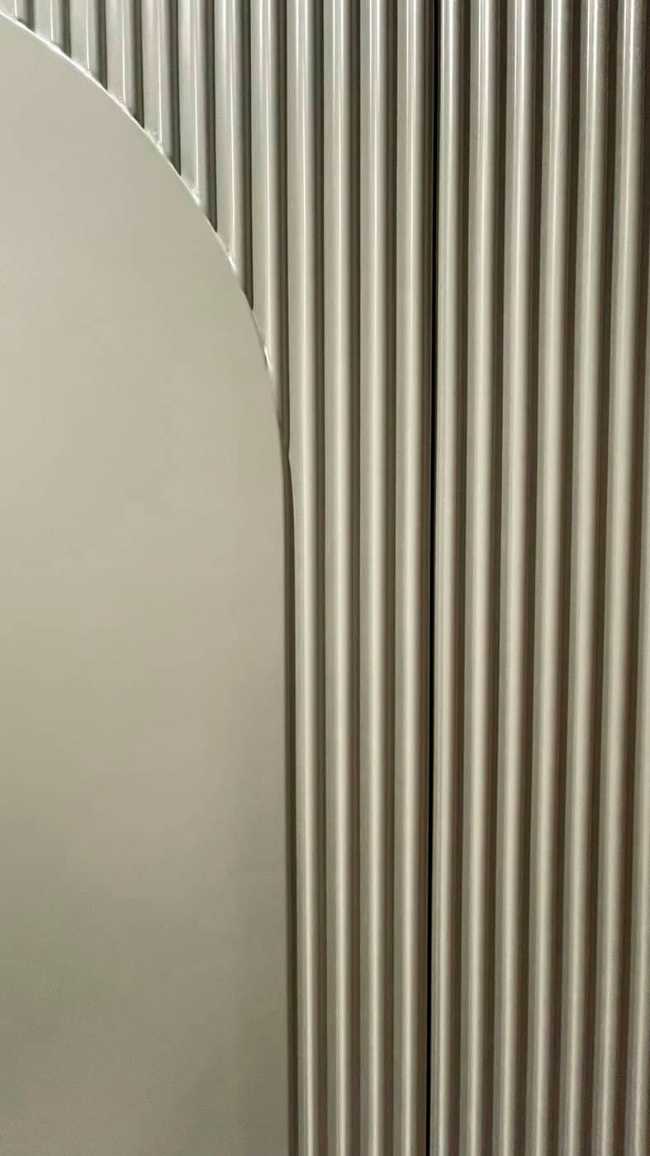 Materia e colore per un mini appartamento a Milano