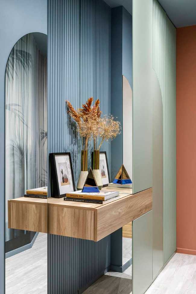 Materia e colore per un mini appartamento a Milano