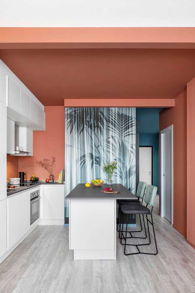 Materia e colore per un mini appartamento a Milano