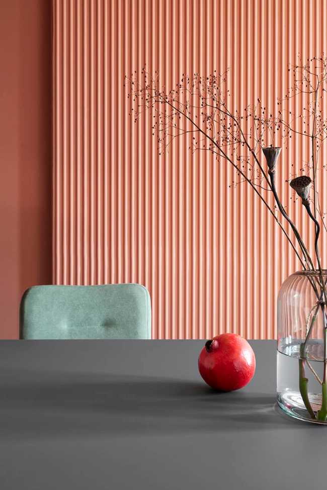 Materia e colore per un mini appartamento a Milano