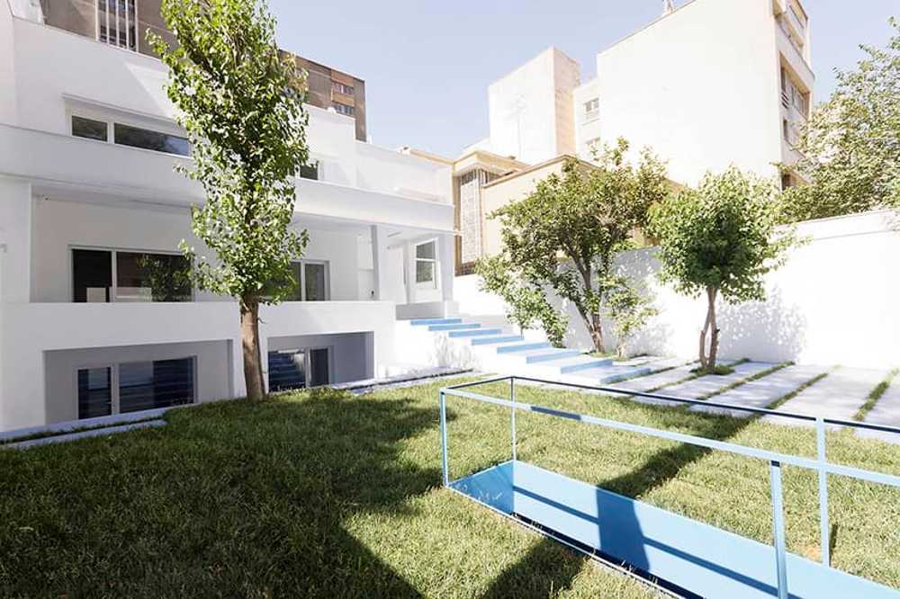 Nabshi Gallery in Tehran: conversion of a modern building into an art center