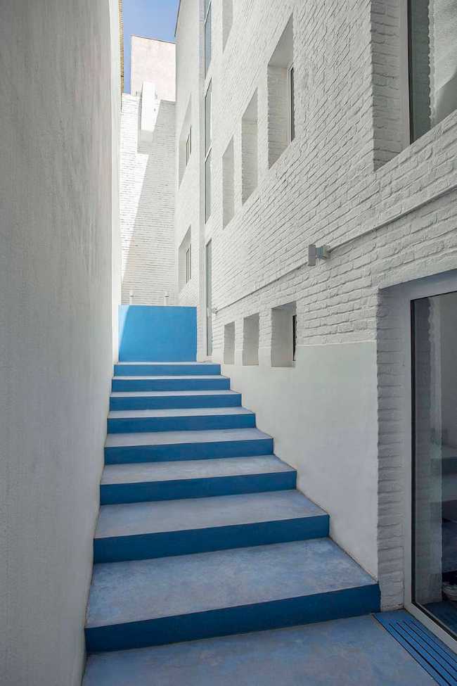 Nabshi Gallery in Tehran: conversion of a modern building into an art center