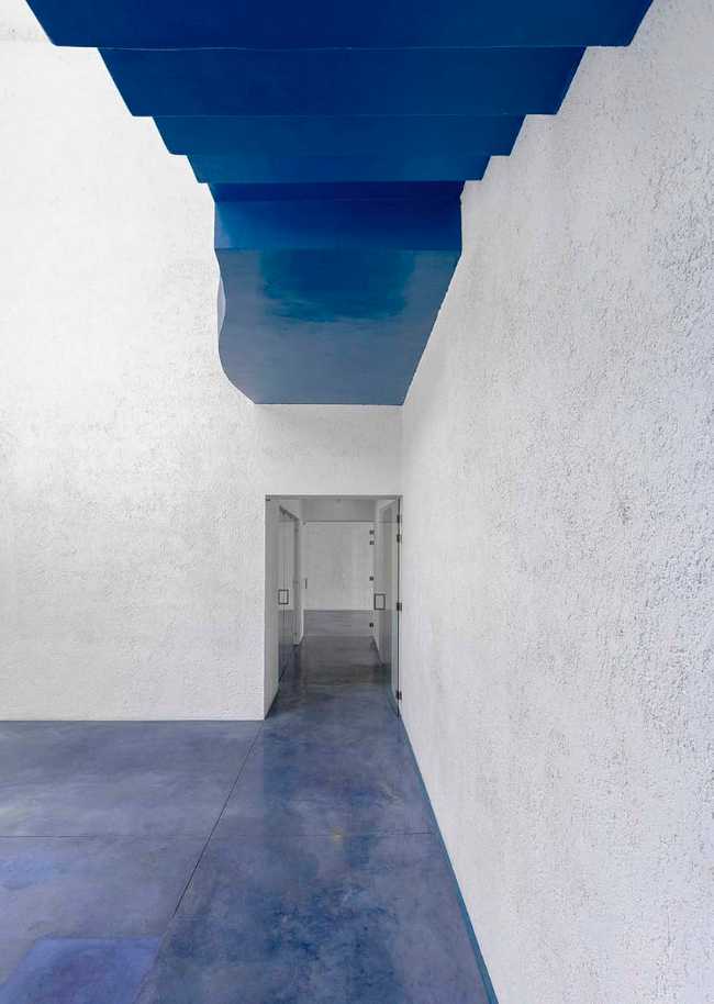 Nabshi Gallery in Tehran: conversion of a modern building into an art center