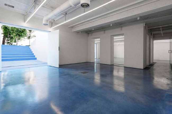 Nabshi Gallery in Tehran: conversion of a modern building into an art center