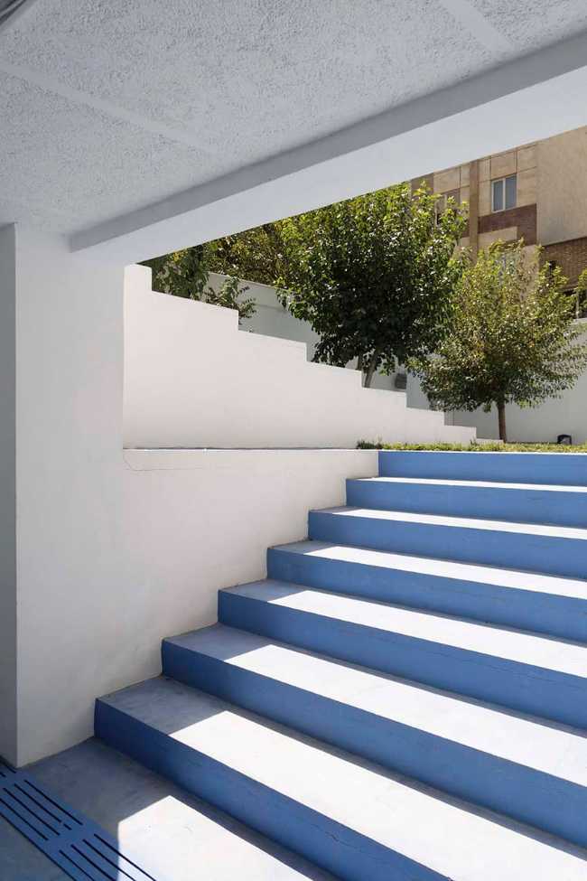 Nabshi Gallery in Tehran: conversion of a modern building into an art center