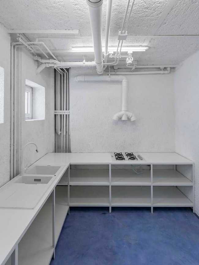 Nabshi Gallery in Tehran: conversion of a modern building into an art center