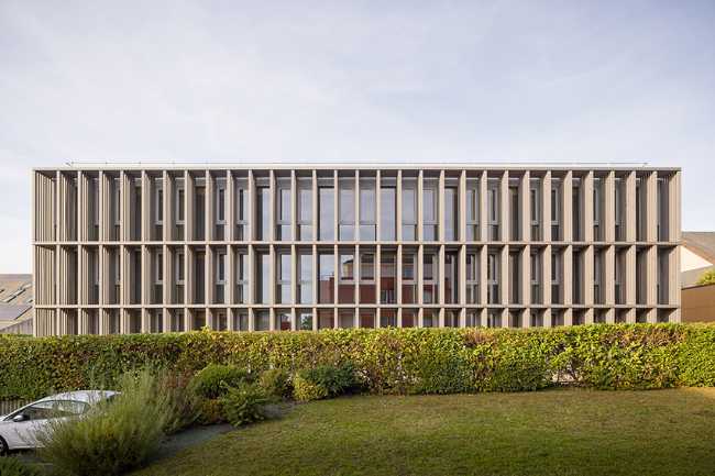 The ASSIA headquarters extension. Building structure in wood, concrete and glass