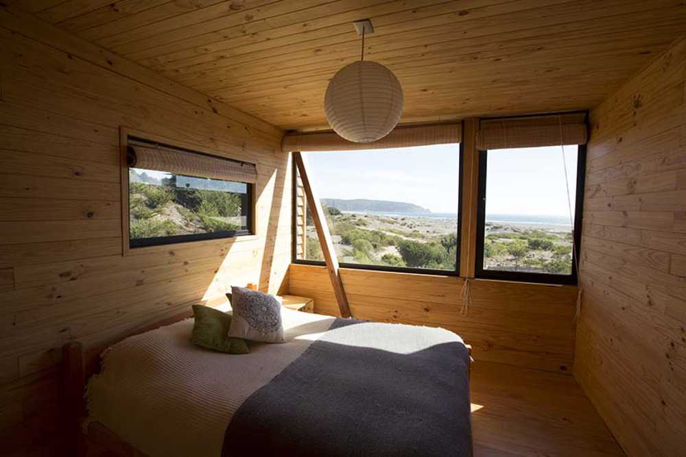 Casa Cubo eficiente en energía integrada con la naturaleza