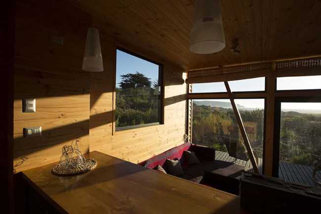 Casa Cubo eficiente en energía integrada con la naturaleza