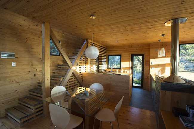 Casa Cubo eficiente en energía integrada con la naturaleza