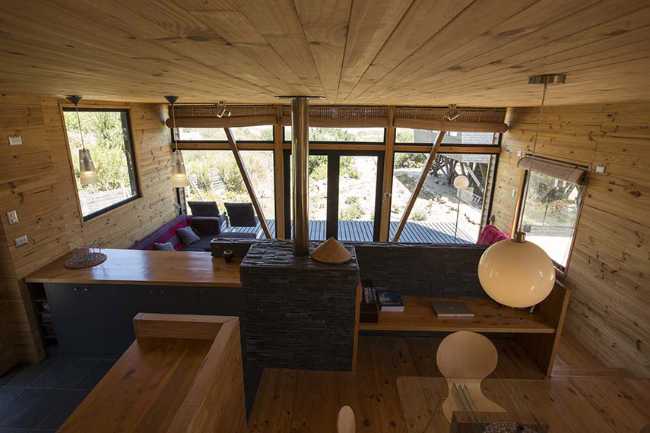 Casa Cubo eficiente en energía integrada con la naturaleza