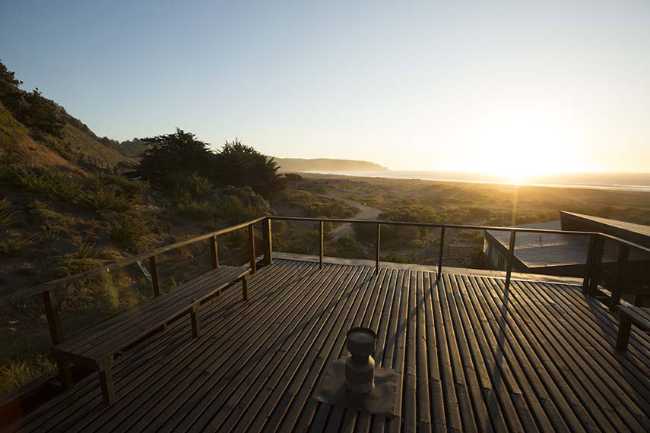 Casa Cubo eficiente en energía integrada con la naturaleza