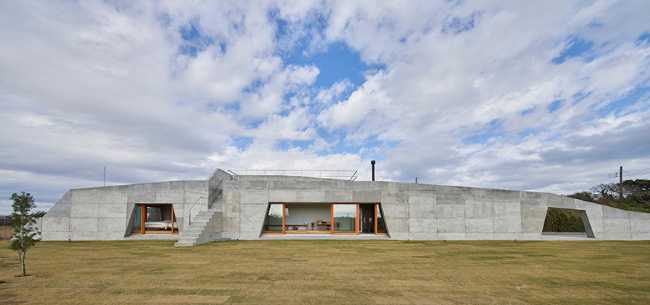 The Japanese Isumi Villa redefines indoor-outdoor living