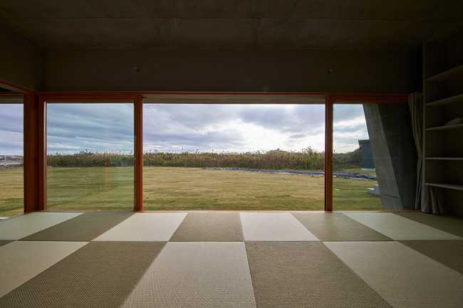 The Japanese Isumi Villa redefines indoor-outdoor living