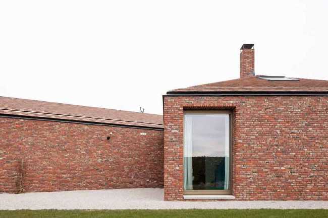 Reestructuración de la Casa TL: de bungalow simple a vivienda.