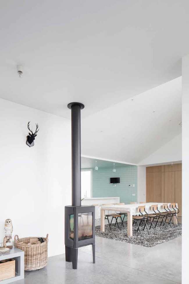 Reestructuración de la Casa TL: de bungalow simple a vivienda.