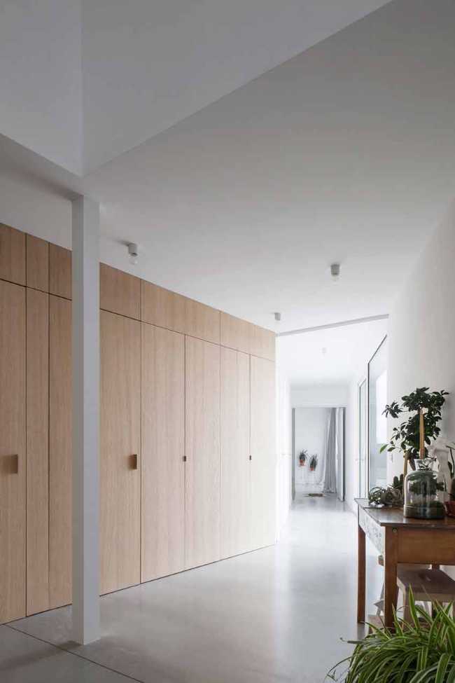Reestructuración de la Casa TL: de bungalow simple a vivienda.