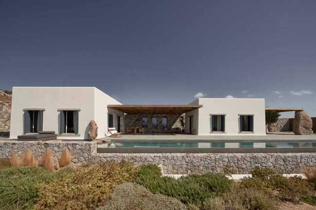 Villa Grecia, volumes white lime and stone