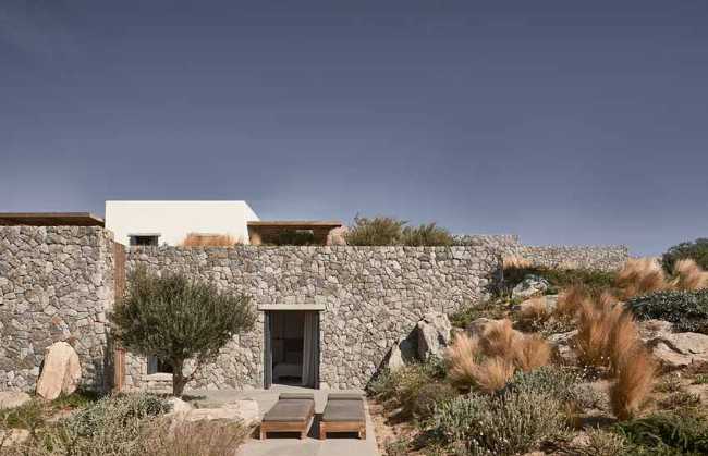 Villa Grecia, volumes white lime and stone