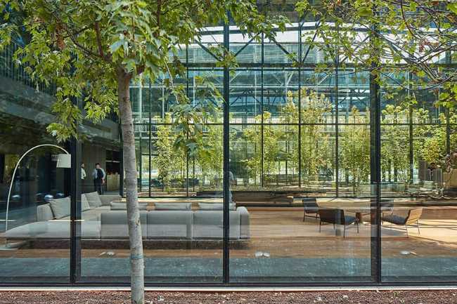 Merkez Ankara Showroom: continuous spaces flooded with light