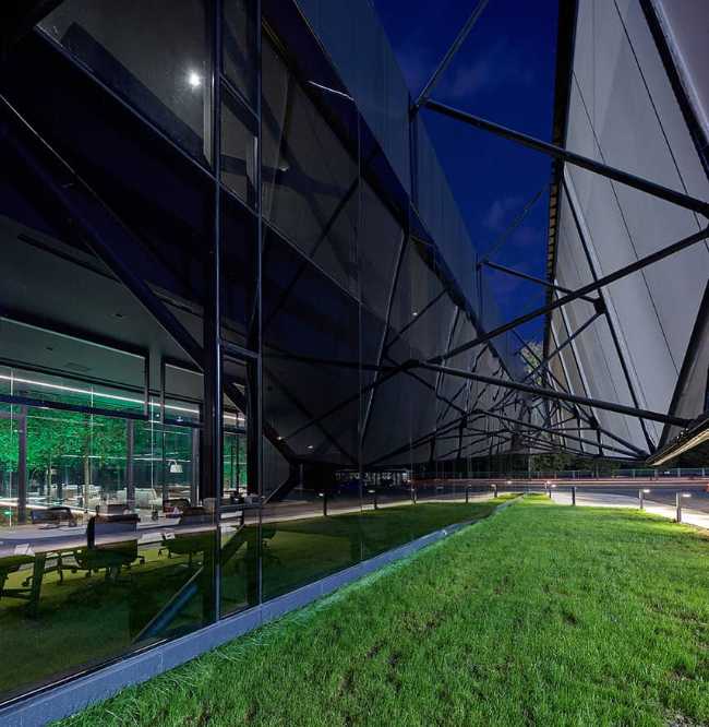 Merkez Ankara Showroom: continuous spaces flooded with light