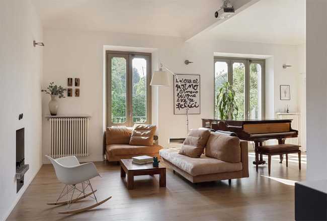Da una villetta anni Venti, eleganza e solarità creano Casa Pri