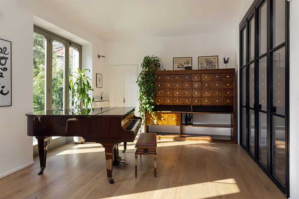 Dans une maison des années 20, l'élégance et la luminosité créent la Casa Pri