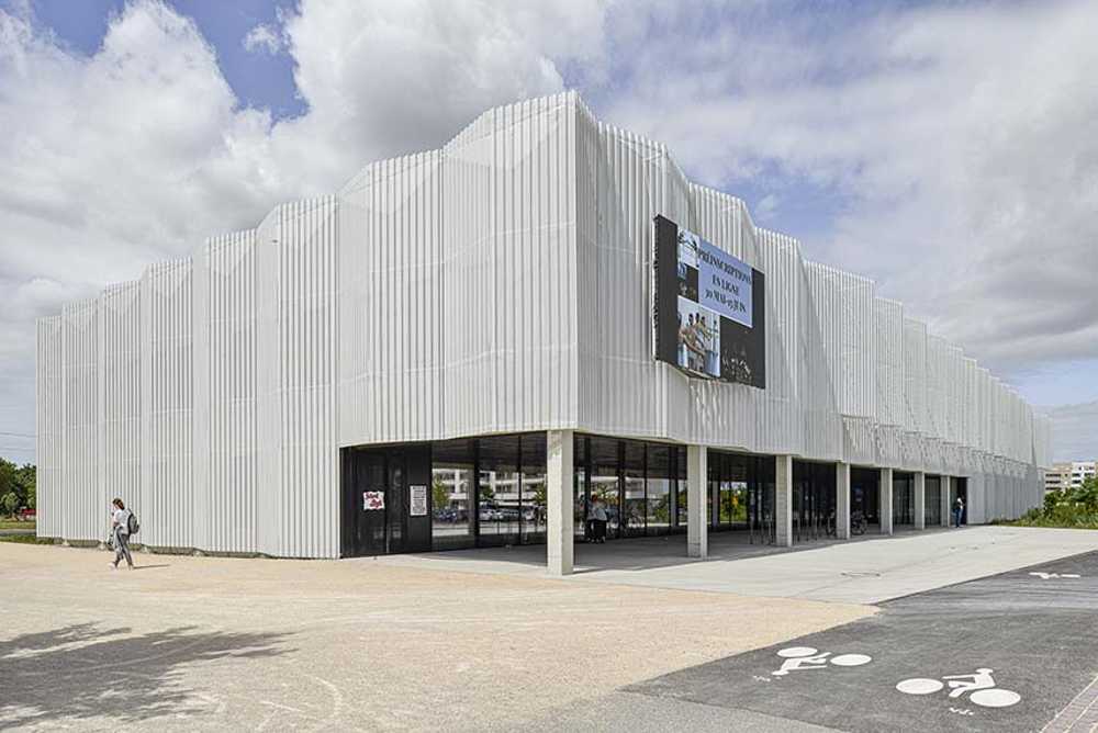 The architecture of the Blagnac Conservatory reorganizes the urban context