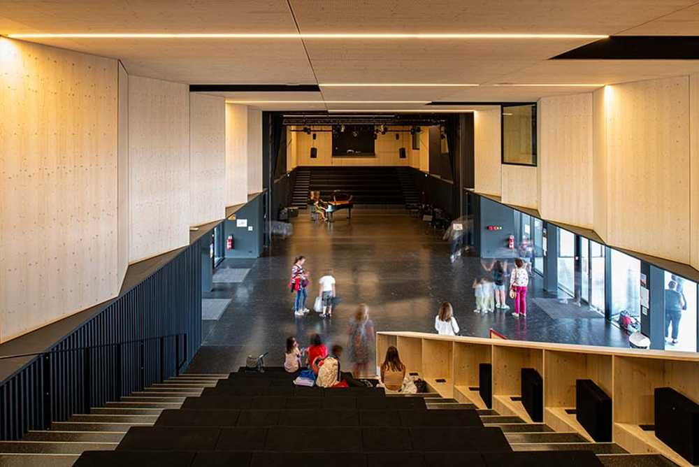 The architecture of the Blagnac Conservatory reorganizes the urban context