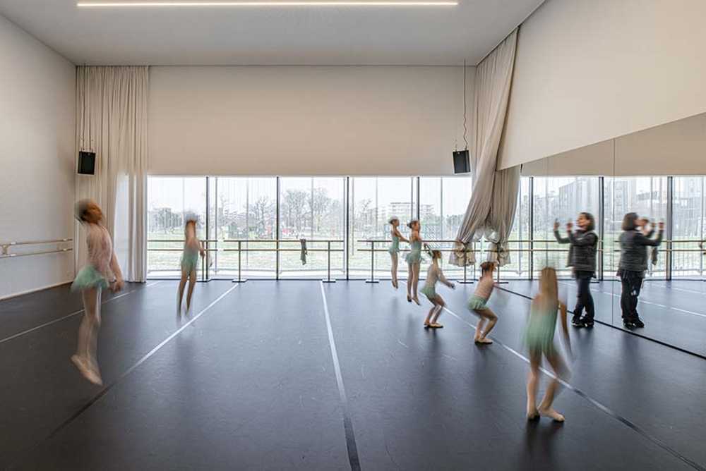 The architecture of the Blagnac Conservatory reorganizes the urban context